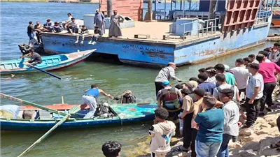 مصرع شخصين وإنقاذ طفل بعد سقوط سيارة من عبارة الشورانية بسوهاج