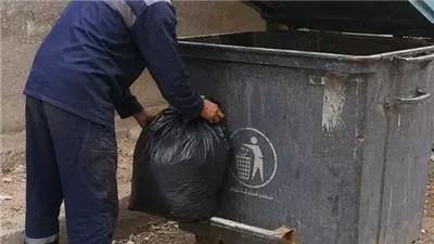 قصة قديمة حدث مع عامل النظافة