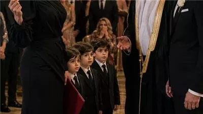ظهرت في زفاف طليقها ومعها أربعة أطفال يشبهونه... وما حدث بعدها أوقف الحفل بالكامل!