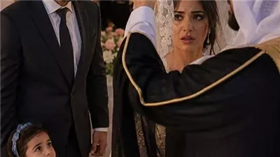 🥹 ذهب إلى زفاف صديقه برفقة ابنته... وعندما رفع العريس غطاء وجه العروس انهار باكيًا!