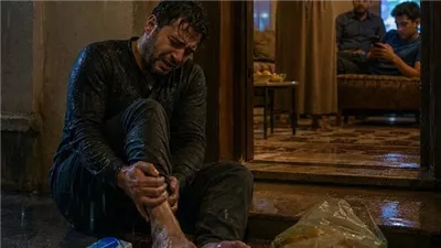 أخته عاشت في بيته مجانًا 8 أشهر… وحين سقط مصابًا قالت له: إحنا مو خدم عندك