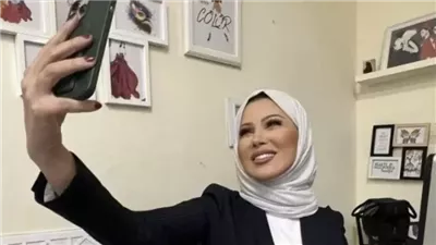  هذه الصورة تسببت بطرد الاعلامية خديجة بن قنة!!
