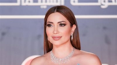  وينو زوجها؟ نسرين طافش بإطلالة تستمتع بوقتها! 