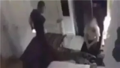 زوج يضع كاميرا مراقبة في منزله ليكتشف ما تفعله زوجته بالليل اثناء ماهو نائم وفي الصباح كانت الكارثة!