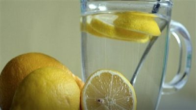 5 فوائد صحية تدفعك لتناول الليمون الدافئ على معدة خاوية