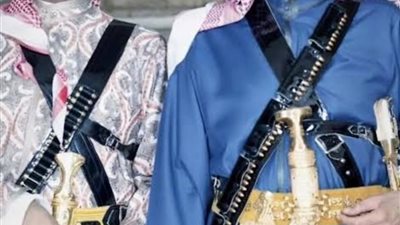 وحيدة في الصحراء