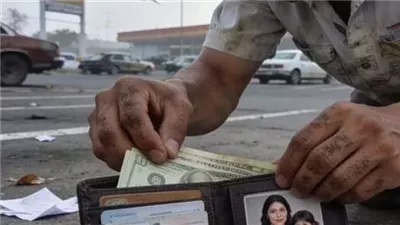 وجد محفظة مليئة بالمال… فسلّمها! ما حدث بعدها قلب حياته رأسًا على عقب 
