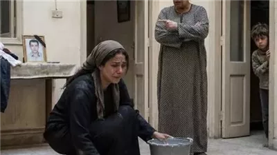 قبلتُ تنظيف بيت عجوز مقابل 200 بيزو… لكن بعد وفاتها فتحتُ رسالتها فكانت المفاجأة التي غيّرت حياتي!